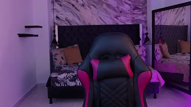 kitty collins  online show from April 2026 11:40:01 AM