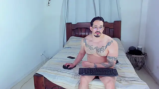 Hunter Hoott online show from June 2026 11:14:01 PM
