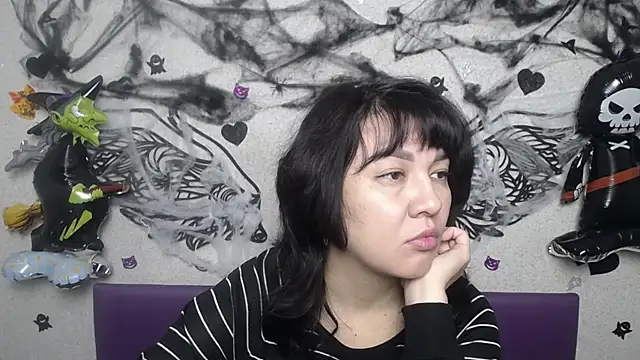 SelenaFly online show from November 2025 06:02:02 AM