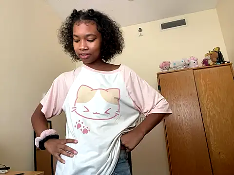 luvrgrllani online show from September 2025 07:47:02 PM