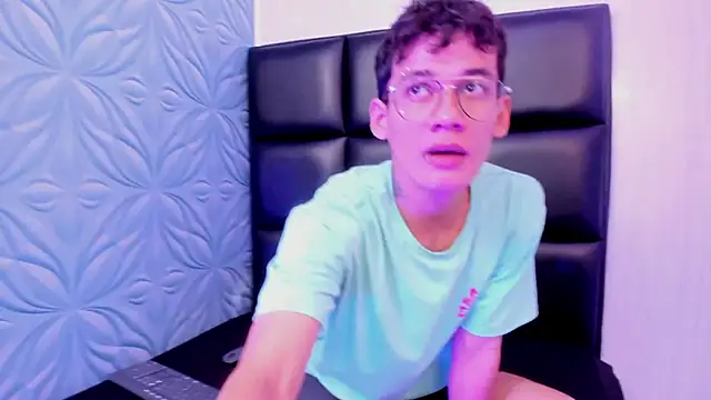 LittleMax23 online show from September 2025 12:05:01 PM