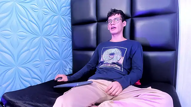 LittleMax23 online show from September 2025 12:16:01 PM