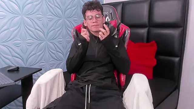 LittleMax23 online show from November 2025 12:08:02 PM