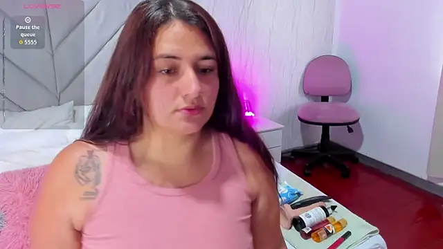 Victoria Guzman online show from October 2025 04:11:01 PM