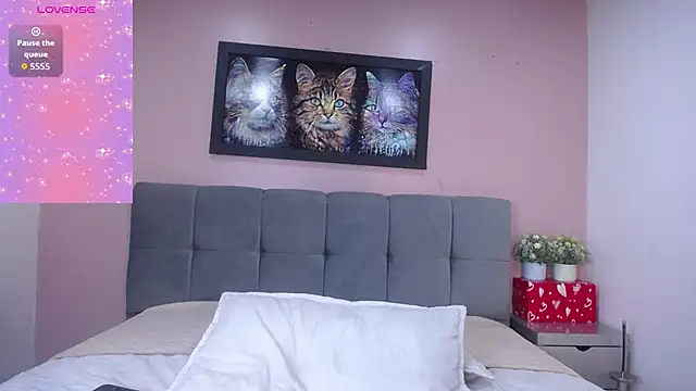 tiiny emilly online show from December 2025 07:43:02 PM