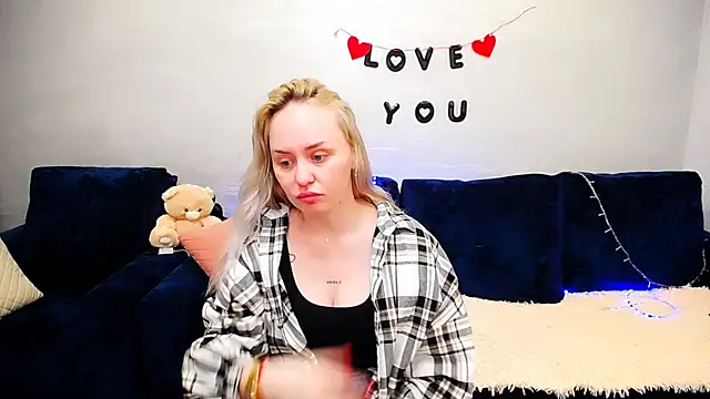 Snapshot of LiluMoon__ chatting on March 2026 03:34:01 PM LiluMoon online show from March 2026 03:34:01 PM