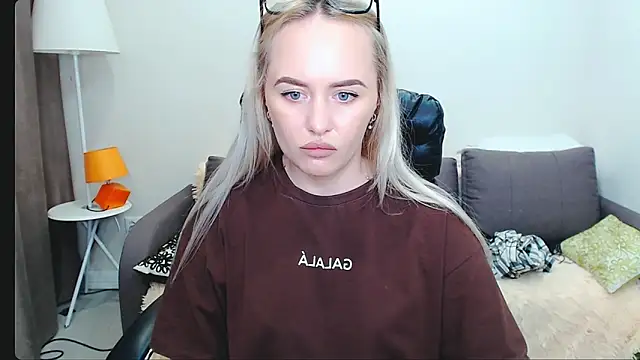 Snapshot of LiluMoon__ chatting on April 2026 03:09:01 PM LiluMoon online show from April 2026 03:09:01 PM