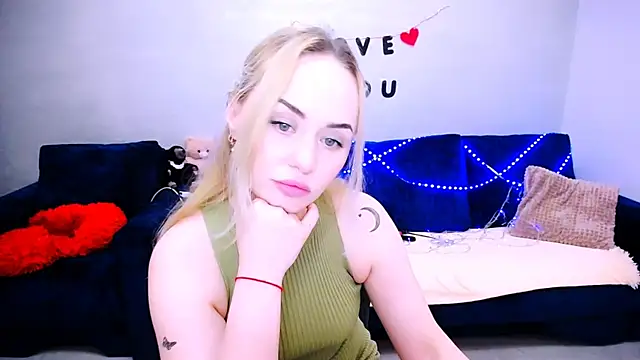 Snapshot of LiluMoon__ chatting on April 2026 04:20:01 PM LiluMoon online show from April 2026 04:20:01 PM