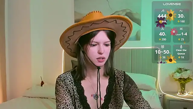 Lisa Blossom online show from October 2025 06:11:01 AM