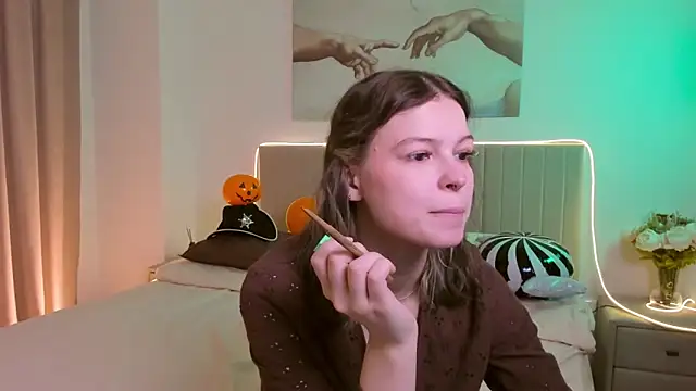 Lisa Blossom online show from October 2025 06:06:02 AM