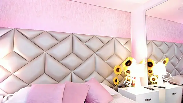 dafnne hall online show from December 2025 04:18:02 AM