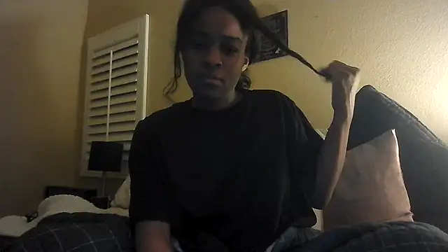 Marlowlovee online show from July 2026 08:50:02 AM
