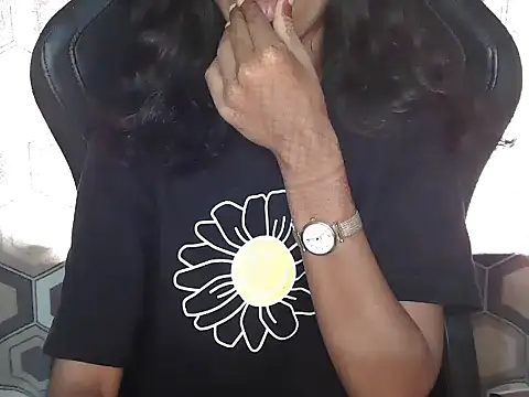 Snapshot of Richa_Patel chatting on November 2025 11:33:02 AM Richa Patel online show from November 2025 11:33:02 AM