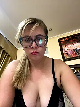Crystal00Girl online show from September 2025 09:47:02 PM