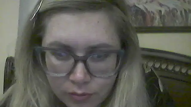 Crystal00Girl online show from November 2025 10:01:01 PM