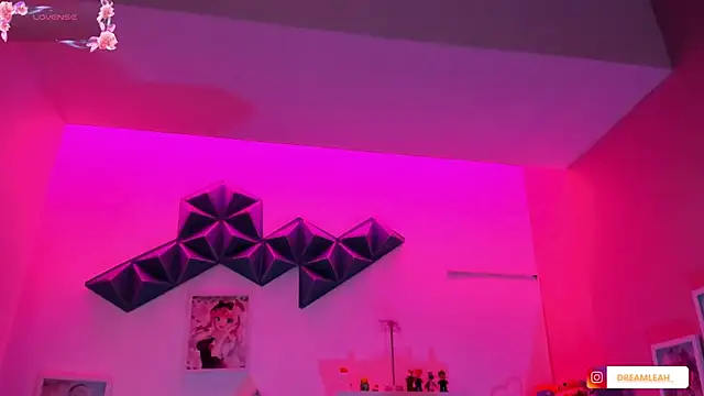 dreamleah  online show from July 2026 09:34:01 PM