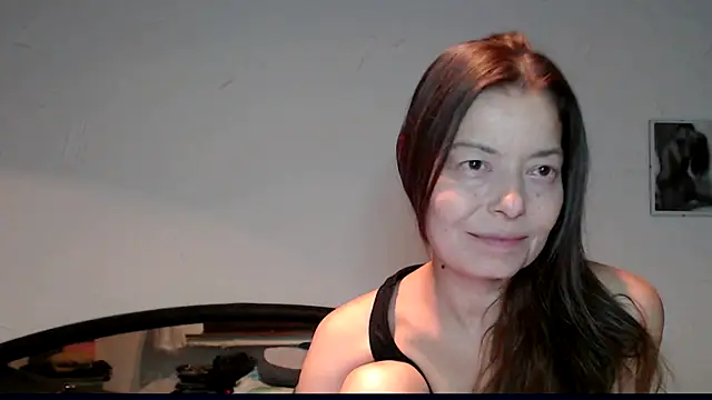 Snapshot of SexySarah177 chatting on December 2024 01:25:01 AM SexySarah177 online show from December 2024 01:25:01 AM