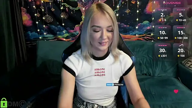 CrystalGirl99 online show from April 2026 07:09:01 AM