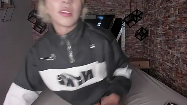 OliIverr22 online show from September 2025 01:44:02 PM