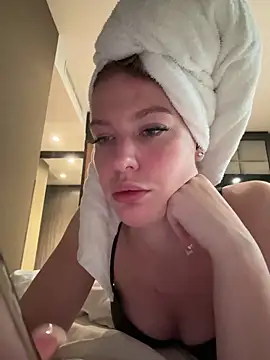 Chloemillerrxx online show from November 2025 12:40:01 PM