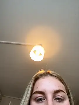 Snapshot of Layla_20_ chatting on October 2025 12:02:02 PM Layla 20  online show from October 2025 12:02:02 PM