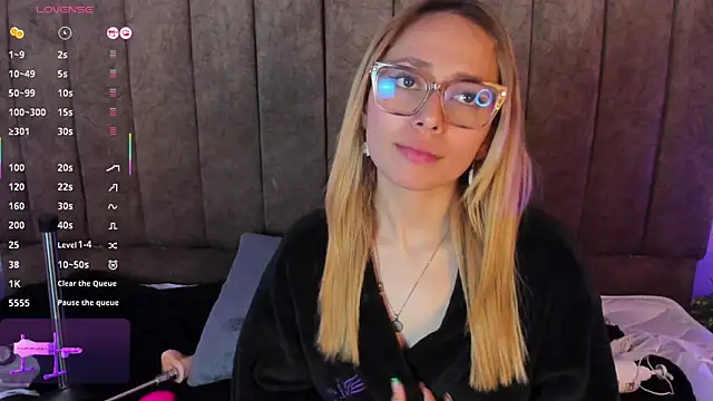 LanaMills  online show from November 2025 03:43:02 PM