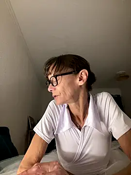 Chris06d22xh online show from October 2025 07:12:02 PM