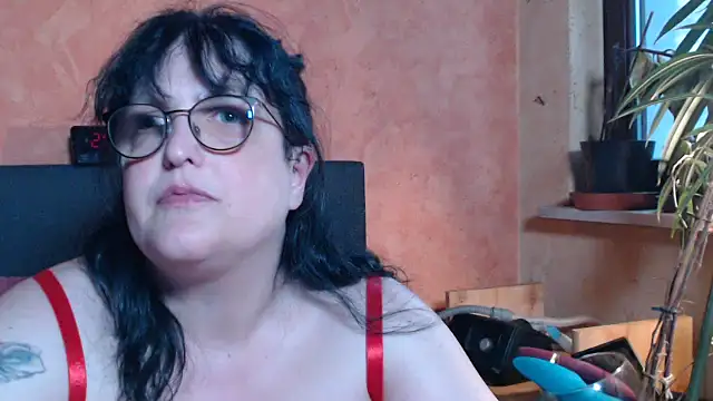 Snapshot of ladyfrombonn chatting on May 2026 06:37:02 PM ladyfrombonn online show from May 2026 06:37:02 PM