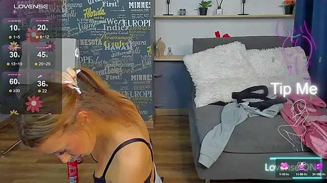 MaddieRay online show from October 2025 07:04:02 PM