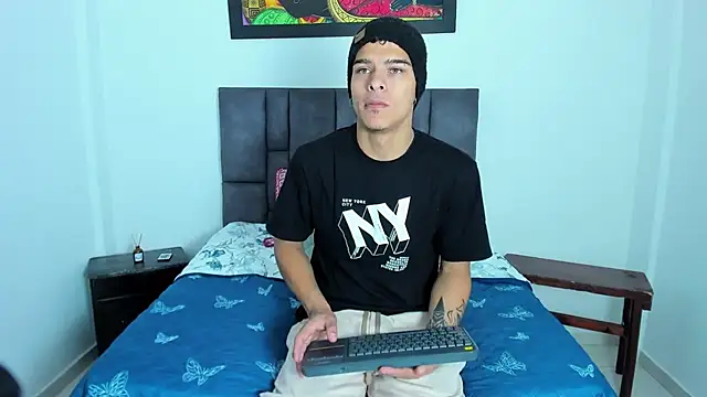 wyatt 3 online show from November 2025 12:04:01 PM