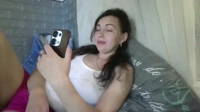 Snapshot of DanaNeon chatting on May 2026 09:59:01 AM DanaNeon online show from May 2026 09:59:01 AM