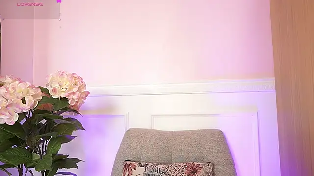 MilaCrave online show from February 2026 11:36:01 AM