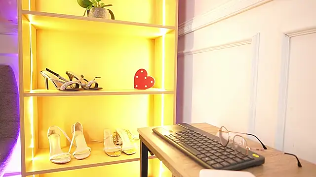 MilaCrave online show from February 2026 11:40:02 AM