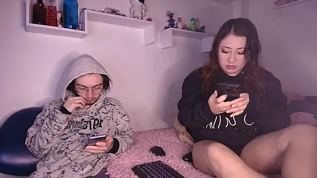 annyharriis online show from December 2025 07:29:02 PM