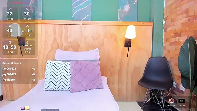 halleylorens online show from March 2026 07:09:02 PM