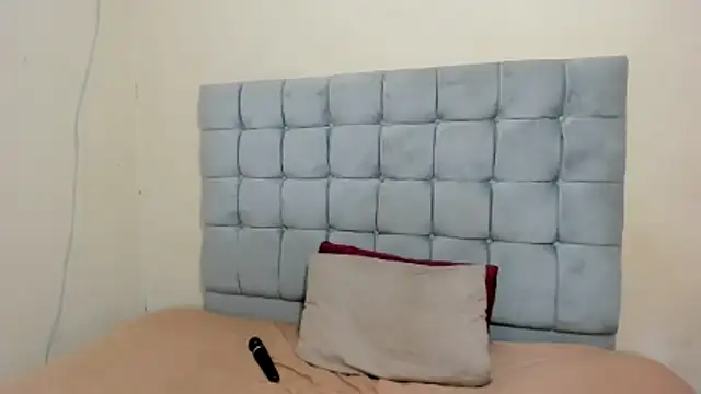 Snapshot of curveAss222 chatting on October 2025 05:35:02 PM curveAss222 online show from October 2025 05:35:02 PM