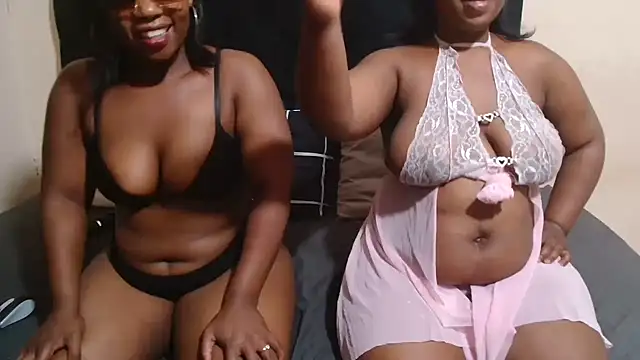 Snapshot of curveAss222 chatting on October 2025 12:35:01 AM curveAss222 online show from October 2025 12:35:01 AM