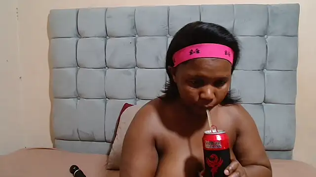 Snapshot of curveAss222 chatting on October 2025 04:19:02 PM curveAss222 online show from October 2025 04:19:02 PM