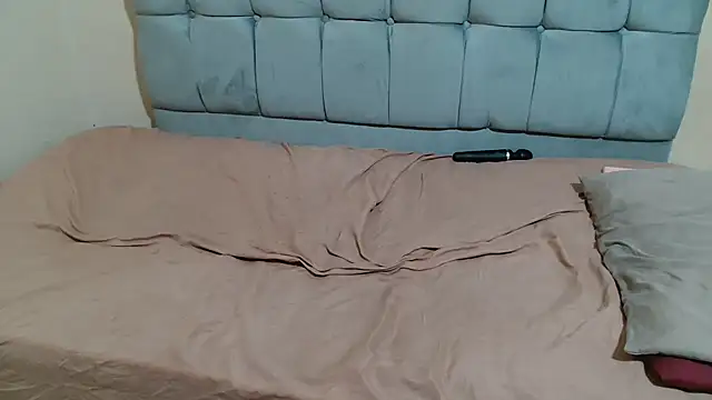 Snapshot of curveAss222 chatting on November 2025 04:13:02 AM curveAss222 online show from November 2025 04:13:02 AM