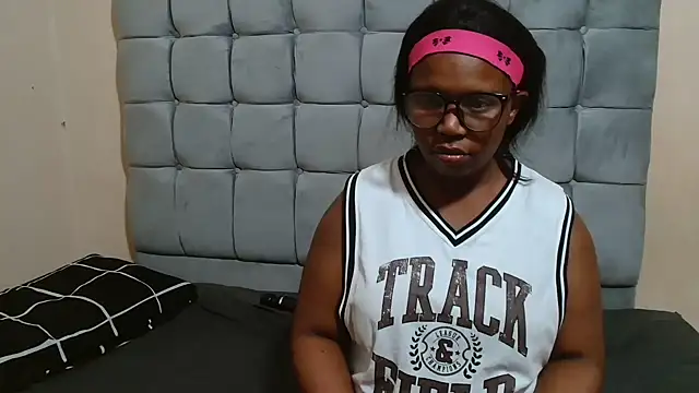 Snapshot of curveAss222 chatting on November 2025 04:01:02 PM curveAss222 online show from November 2025 04:01:02 PM