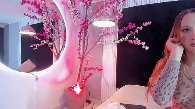 MONIK FOX CR online show from October 2025 07:35:02 PM