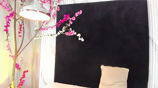 MONIK FOX CR online show from November 2025 07:40:03 PM