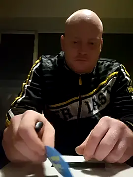 svenni2525 online show from October 2025 06:08:02 PM