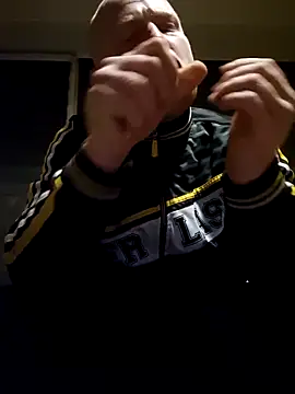 svenni2525 online show from October 2025 01:16:02 AM