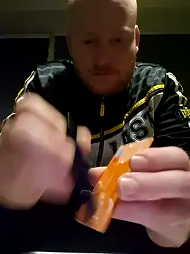 svenni2525 online show from November 2025 09:59:02 PM