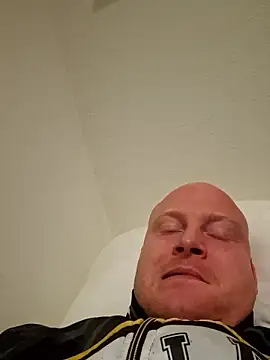 svenni2525 online show from January 2026 04:42:02 PM