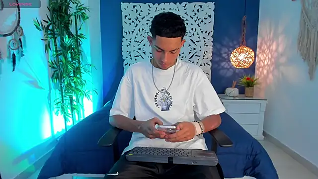 Adonis WB online show from October 2025 08:38:02 PM