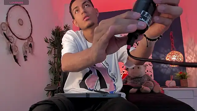 Adonis WB online show from October 2025 09:34:01 PM