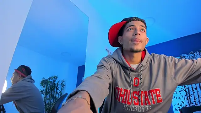 Adonis WB online show from November 2025 10:10:02 PM