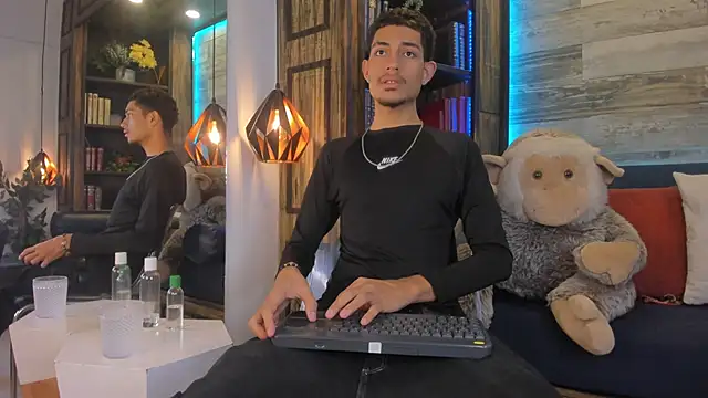 Adonis WB online show from November 2025 09:43:02 PM